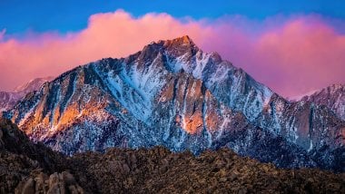 Mountain at sunset in California Wallpaper