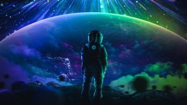 Astronauta mirando el cielo Fondo de pantalla