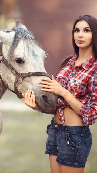 Caballo con chica modelo Fondo de pantalla