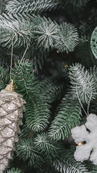 Adornos en árbol de Navidad Fondo de pantalla