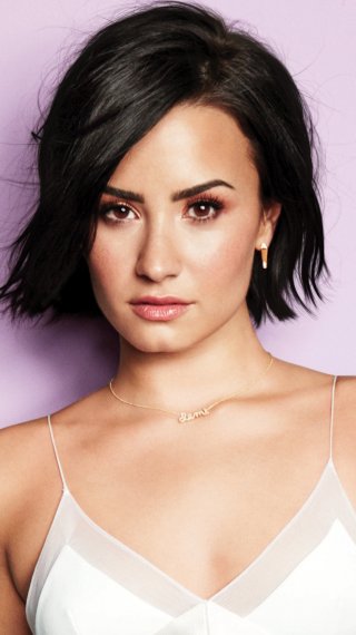 Demi Lovato is Cool for the summer Wallpaper