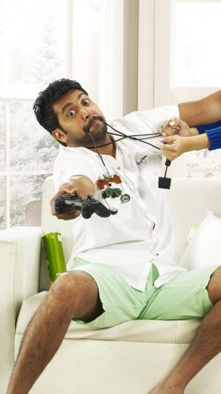 Jayam  Ravi y Hansika en Romeo Juliet Fondo de pantalla