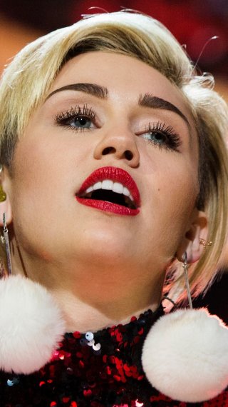 Miley Cyrus en un concierto Fondo de pantalla