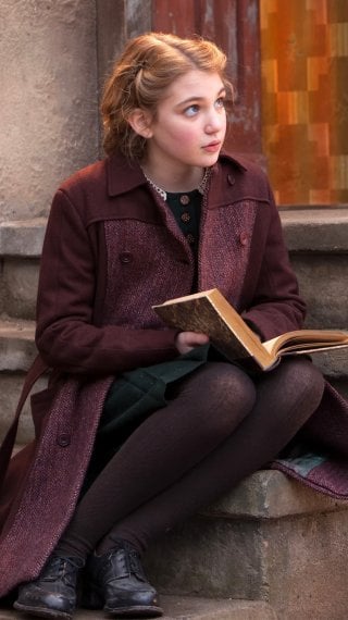 Sophie Nelisse en La ladrona de libros Fondo de pantalla