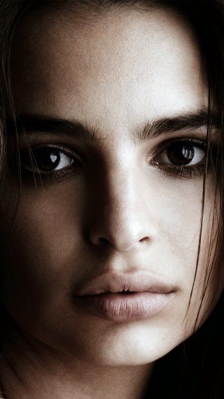 Emily Ratajkowski Wallpaper
