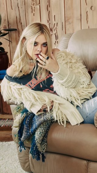 Elle Fanning in a messy room Wallpaper