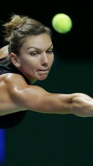 Simona Halep playing tennis Wallpaper