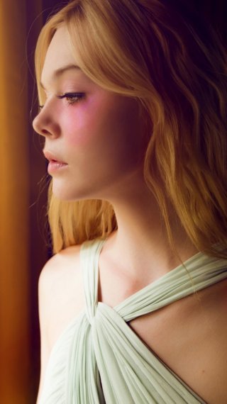 Elle Fanning in The Neon Demon Wallpaper