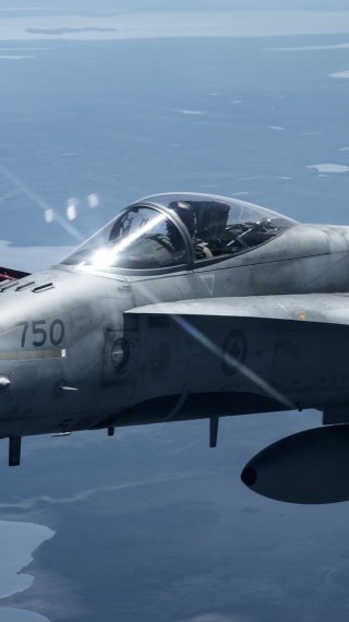 FA 18 Hornet Supersonic Attack Aircraft Fondo de pantalla