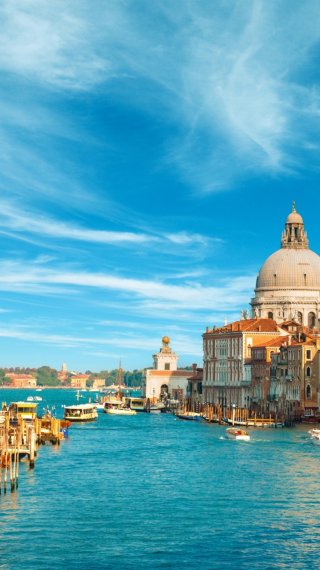 Canal in Venicia Italy Wallpaper