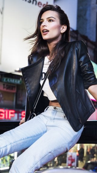 Emily Ratajkowski in New York Wallpaper