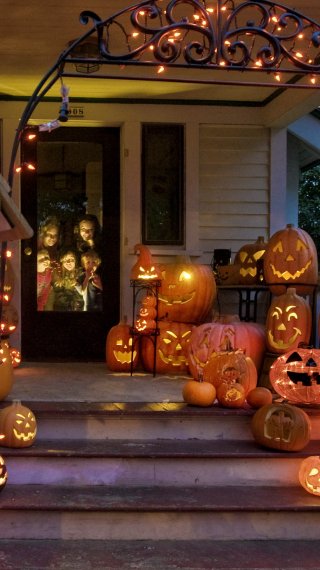 House decorated for halloween Wallpaper
