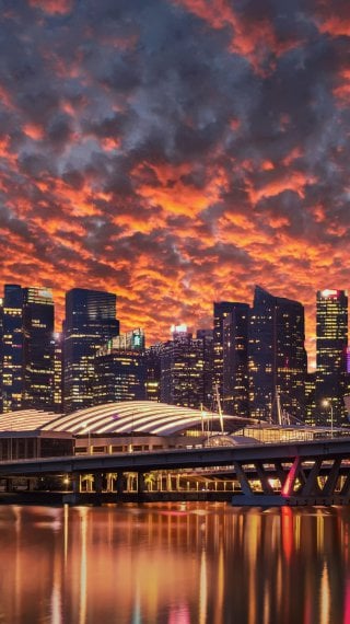 Skyscraper in the marina bay of Singapore Wallpaper