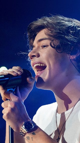 Harry Styles cantando Fondo de pantalla