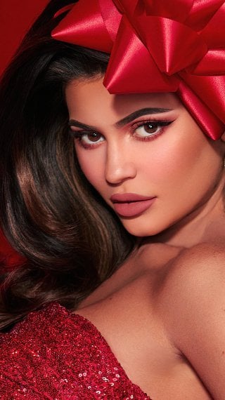 Kylie Jenner in Christmas Wallpaper