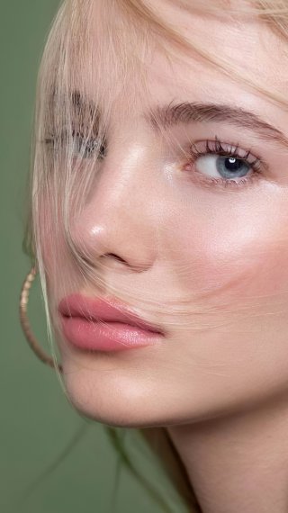 Freya Allan Wallpaper