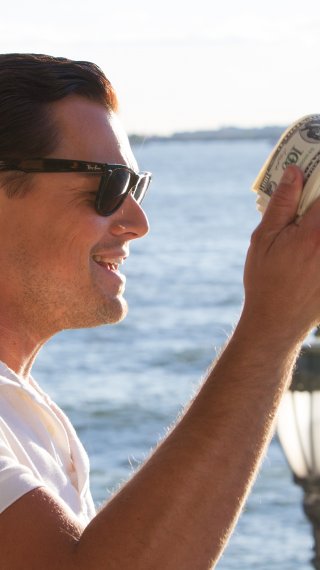 The Wolf of Wall Street with money in hand Wallpaper