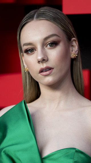 Ester Exposito in gala Wallpaper