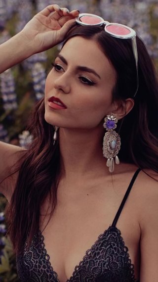 Victoria Justice in lavander field Wallpaper