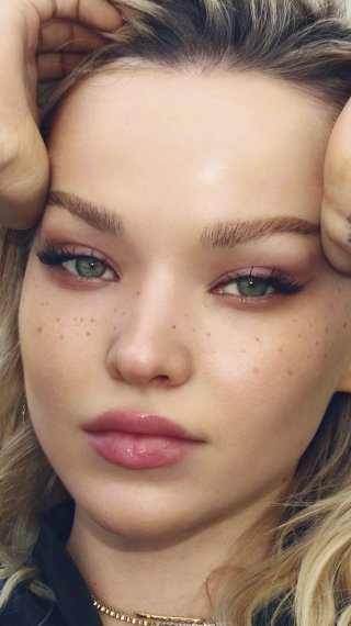 Dove Cameron\'s face Wallpaper