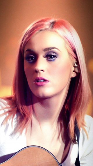 Katy Perry with guitar Wallpaper