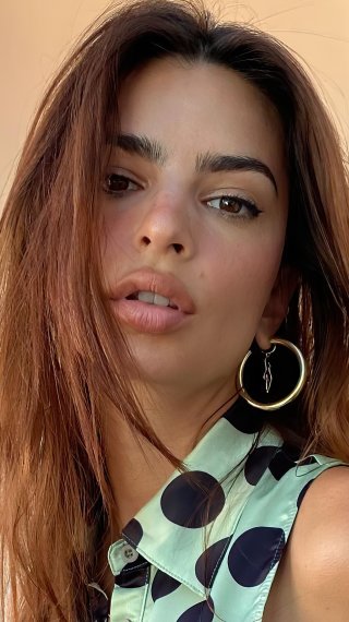 Emily Ratajkowski Inamorata Fondo de pantalla