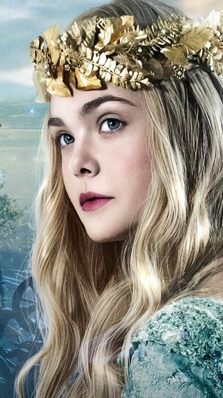 Elle Fanning as Princess Aurora Wallpaper