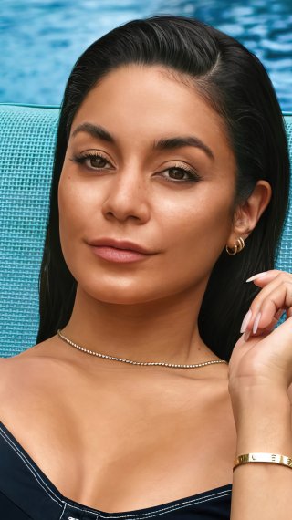 Vanessa Hudgens in pool Wallpaper