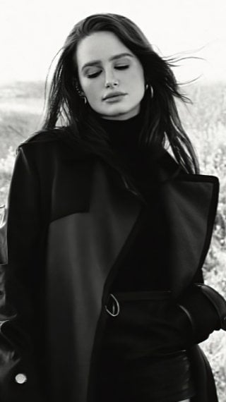 Madelaine Petsch Monocromatico Fondo de pantalla