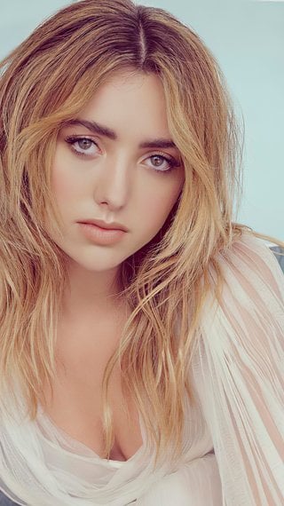 Peyton List on sofa Wallpaper