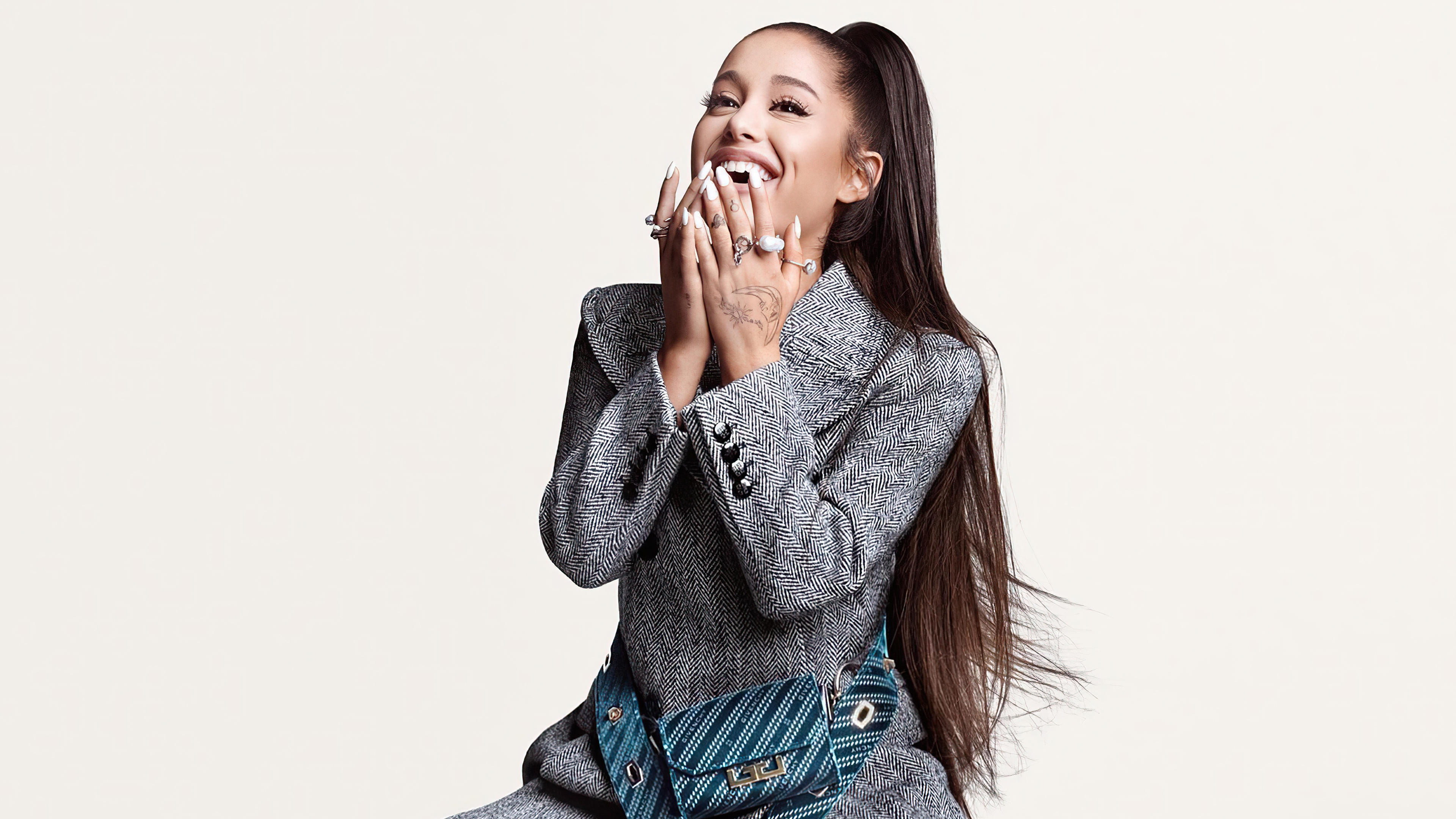 Wallpaper Ariana Grande laughing