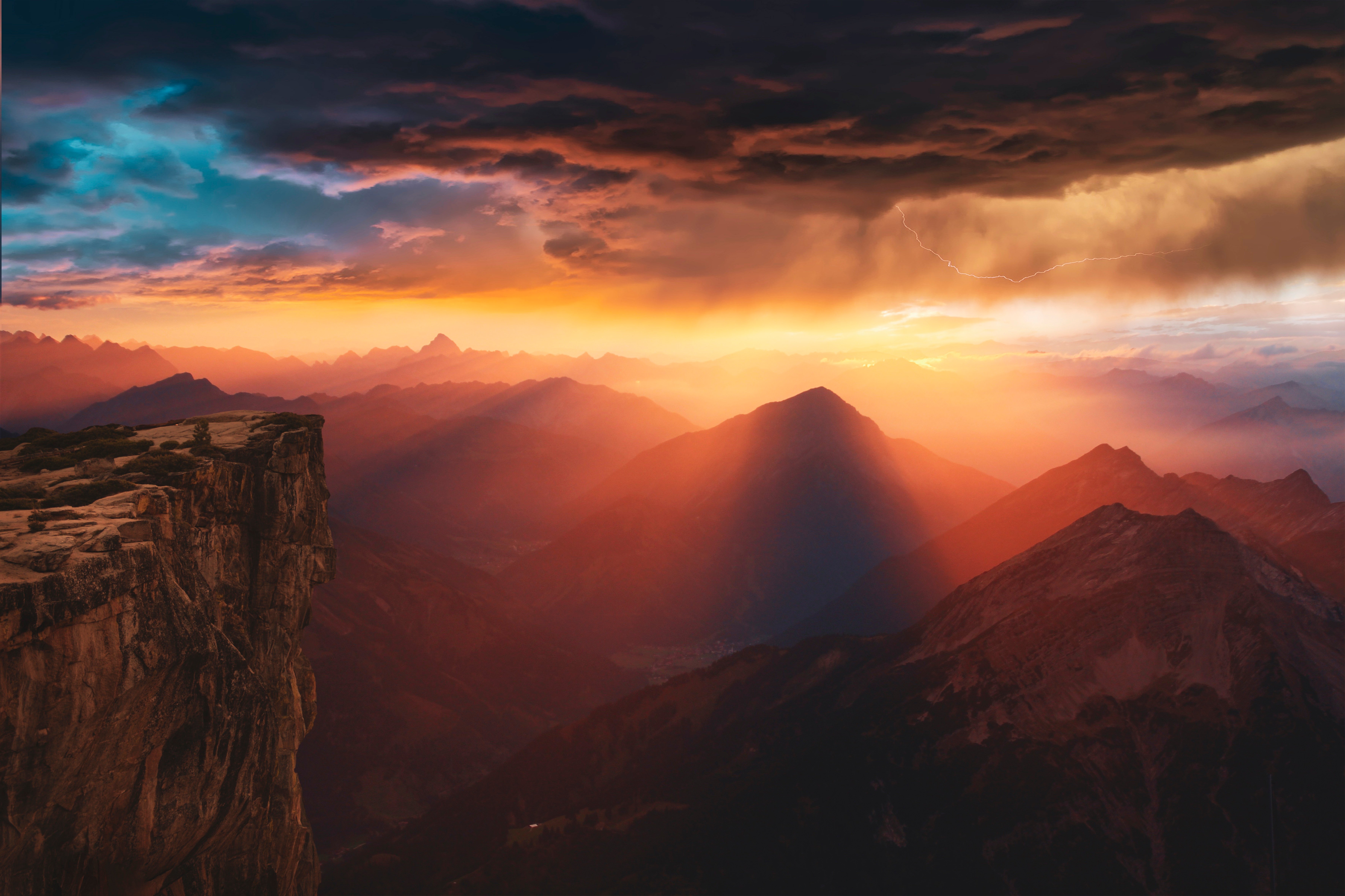 Wallpaper Sunset in mountains and cliff