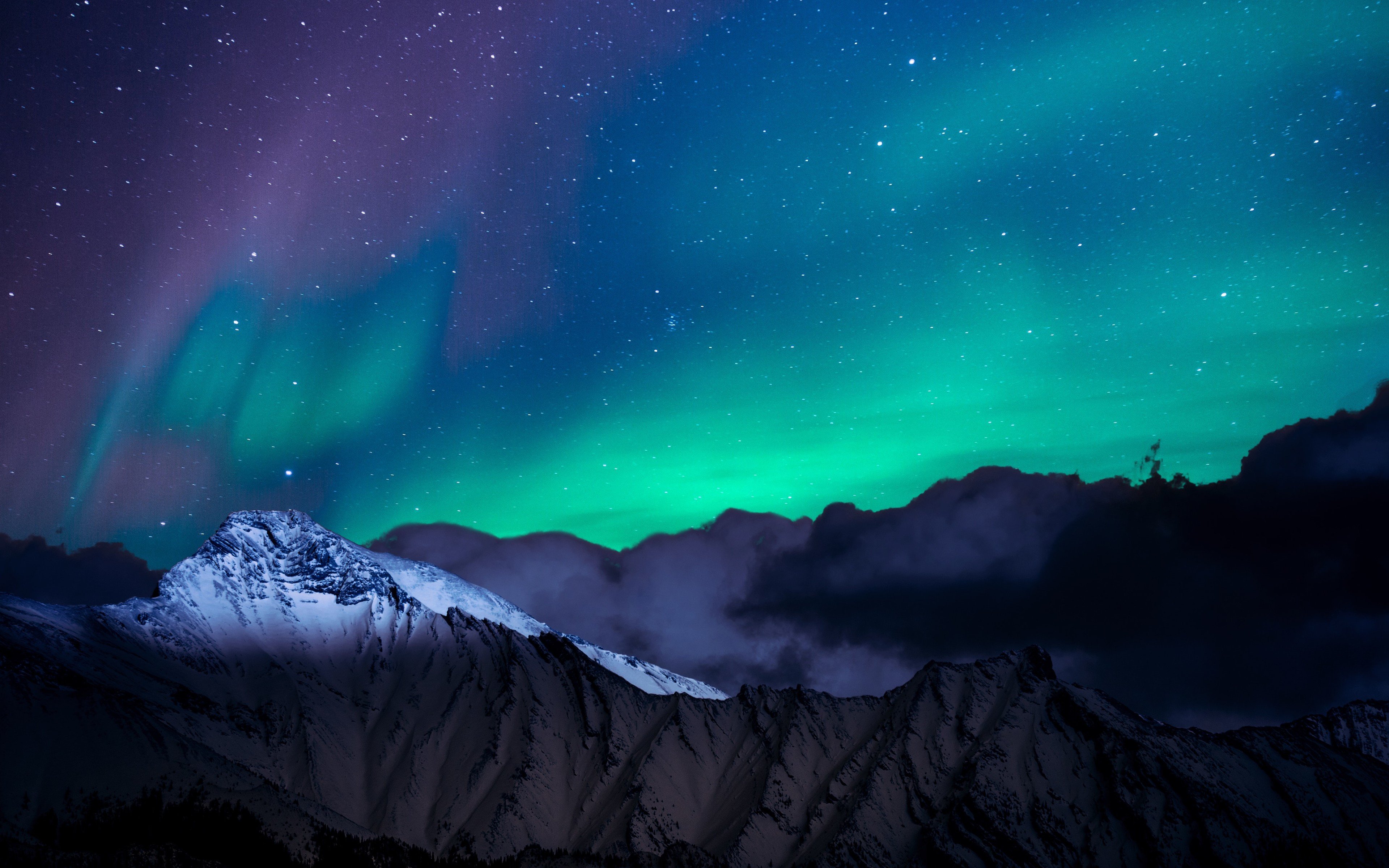 Fondos de pantalla Aurora polar en las montañas