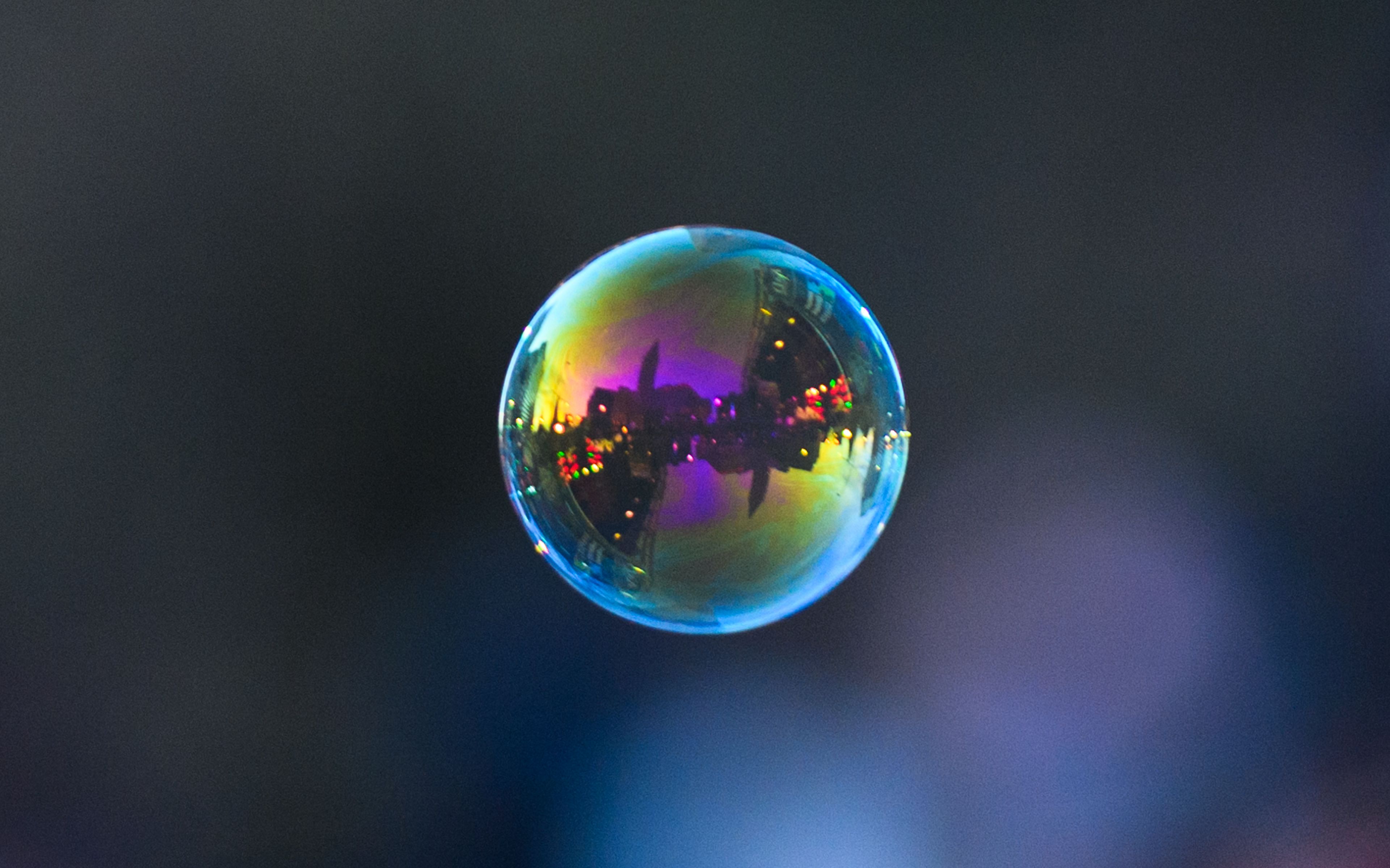 Wallpaper Bubble reflecting city