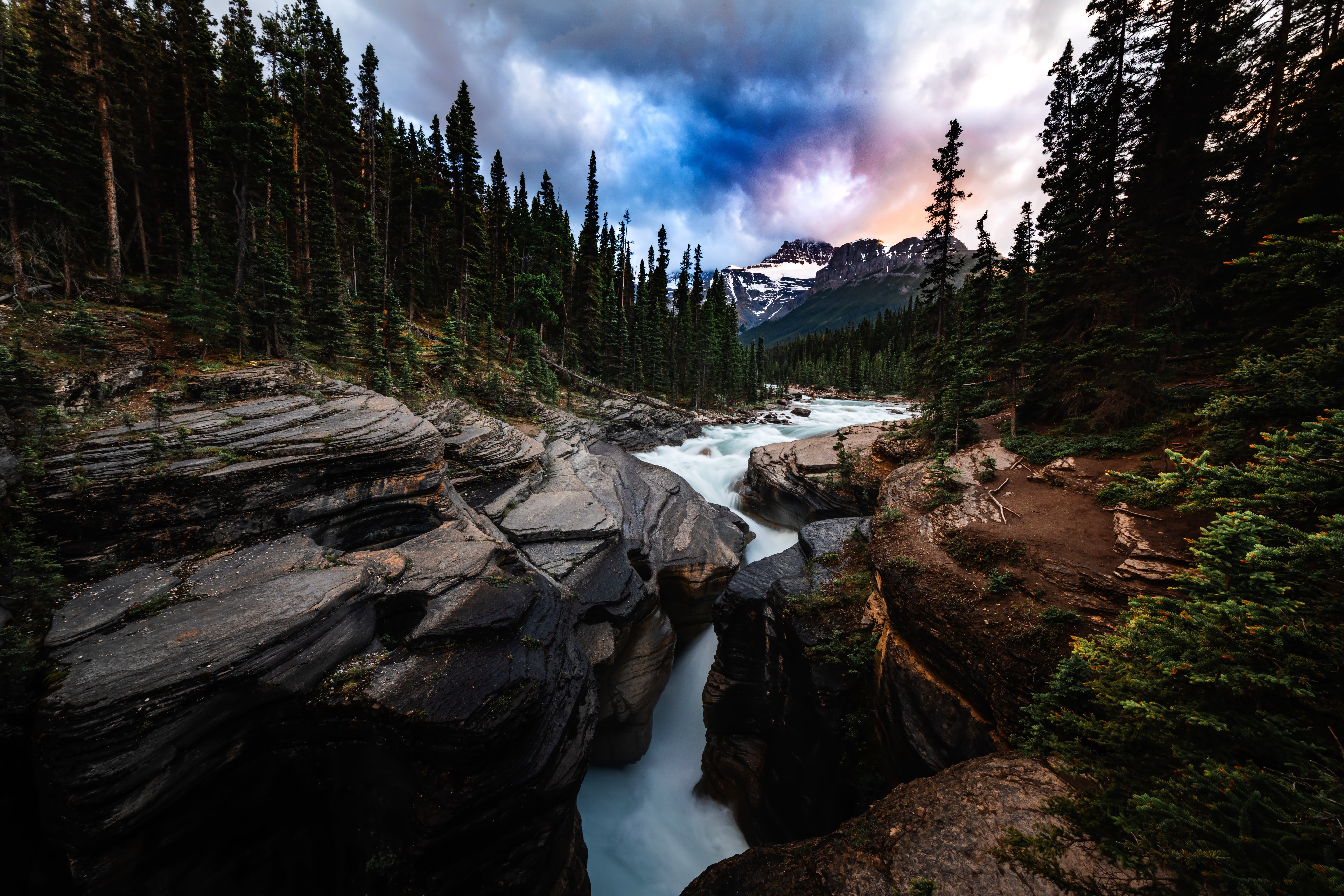 Fondos de pantalla Cañón Mistaya en Alberta, Canadá