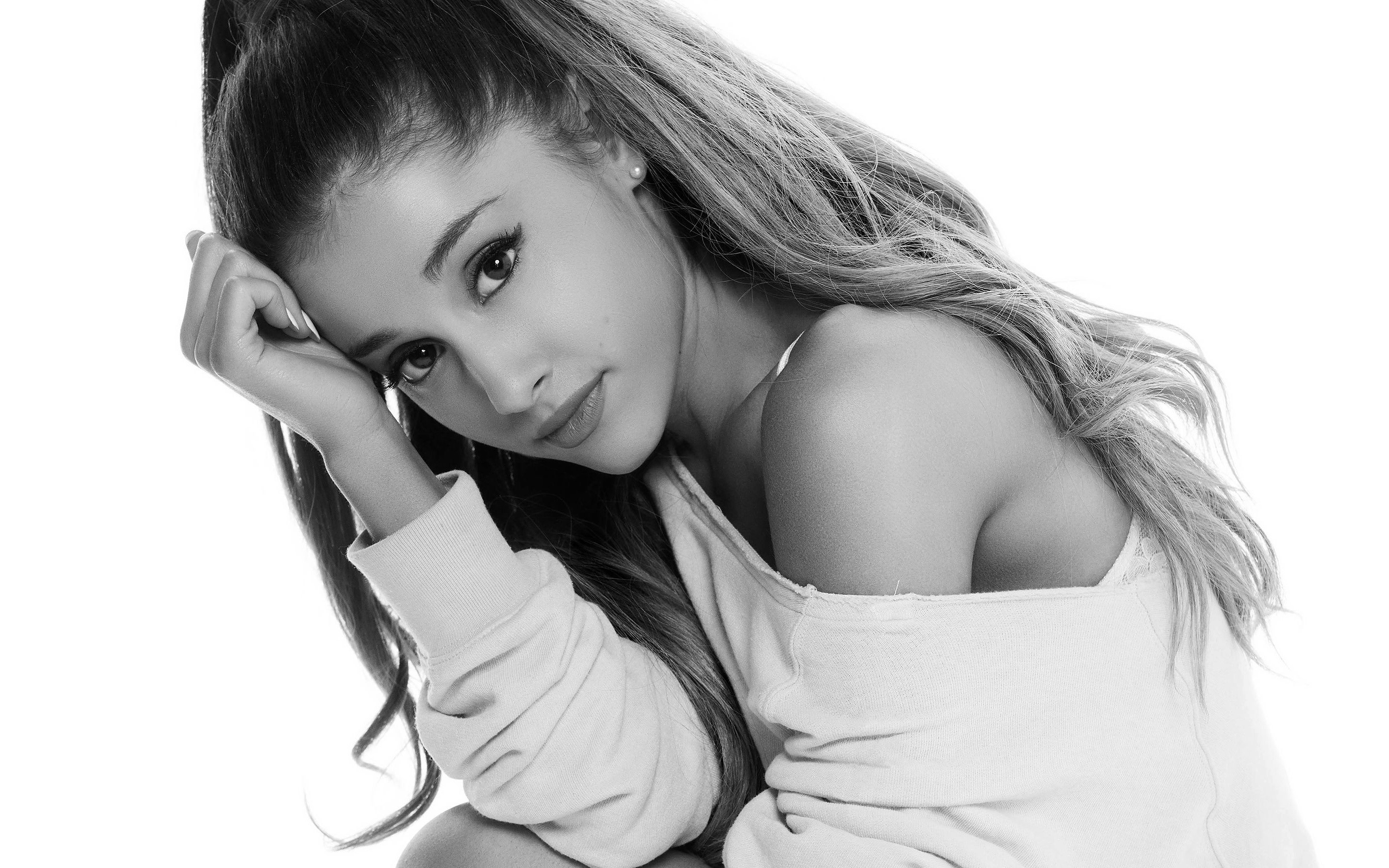 Wallpaper Singer Ariana Grande
