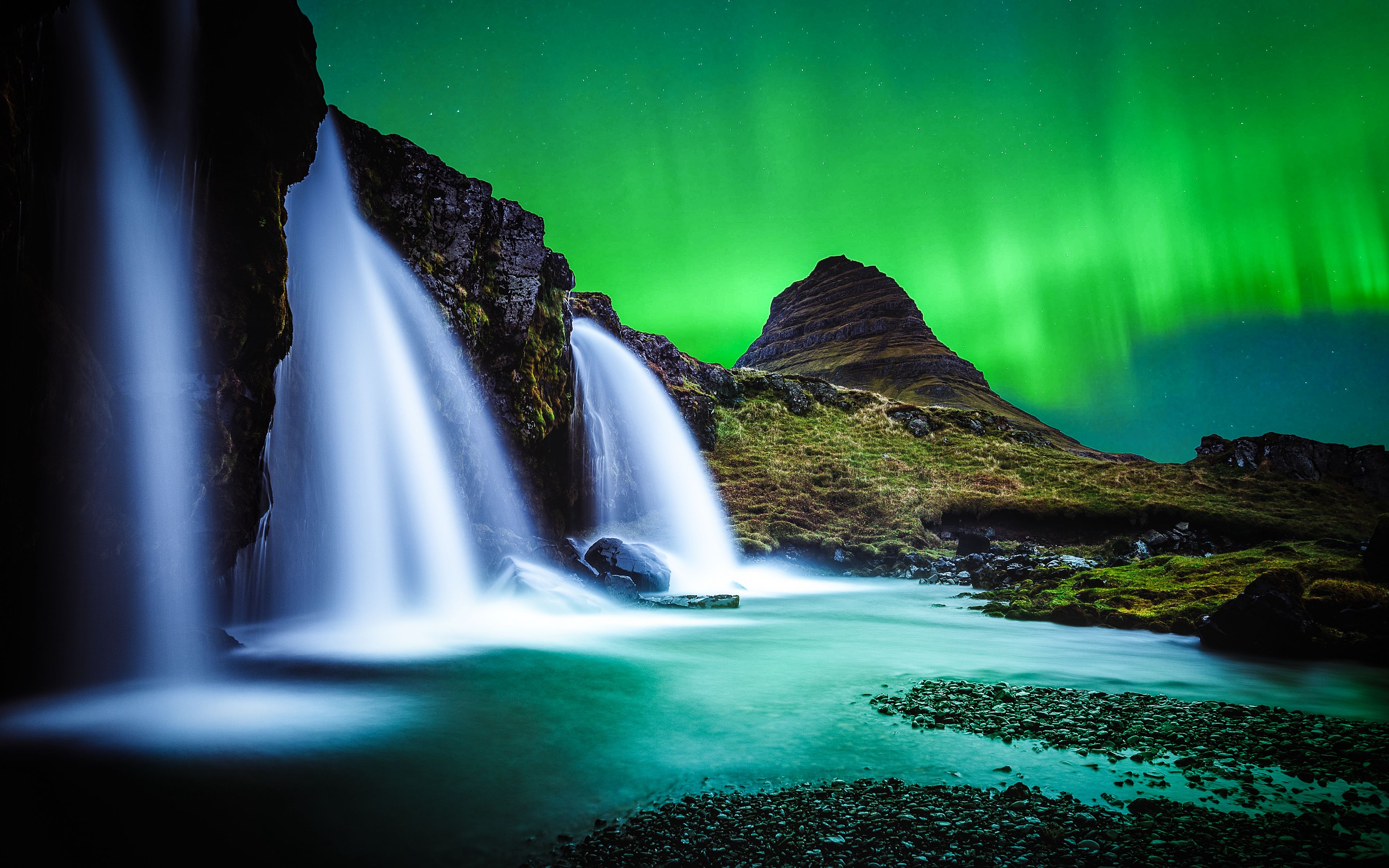Wallpaper Waterfall and mountain with northern lights