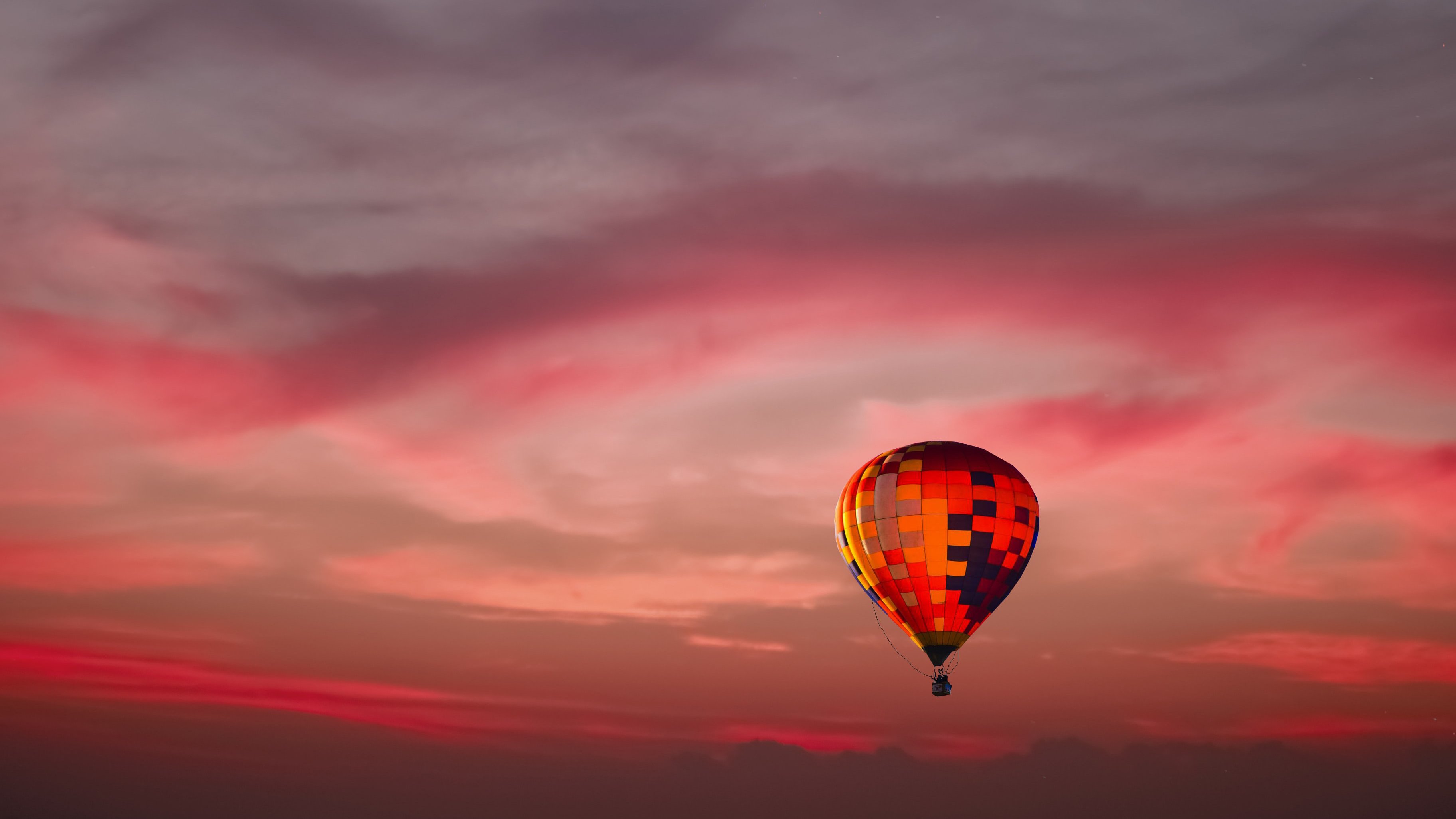 Wallpaper Hot air balloon at sunset