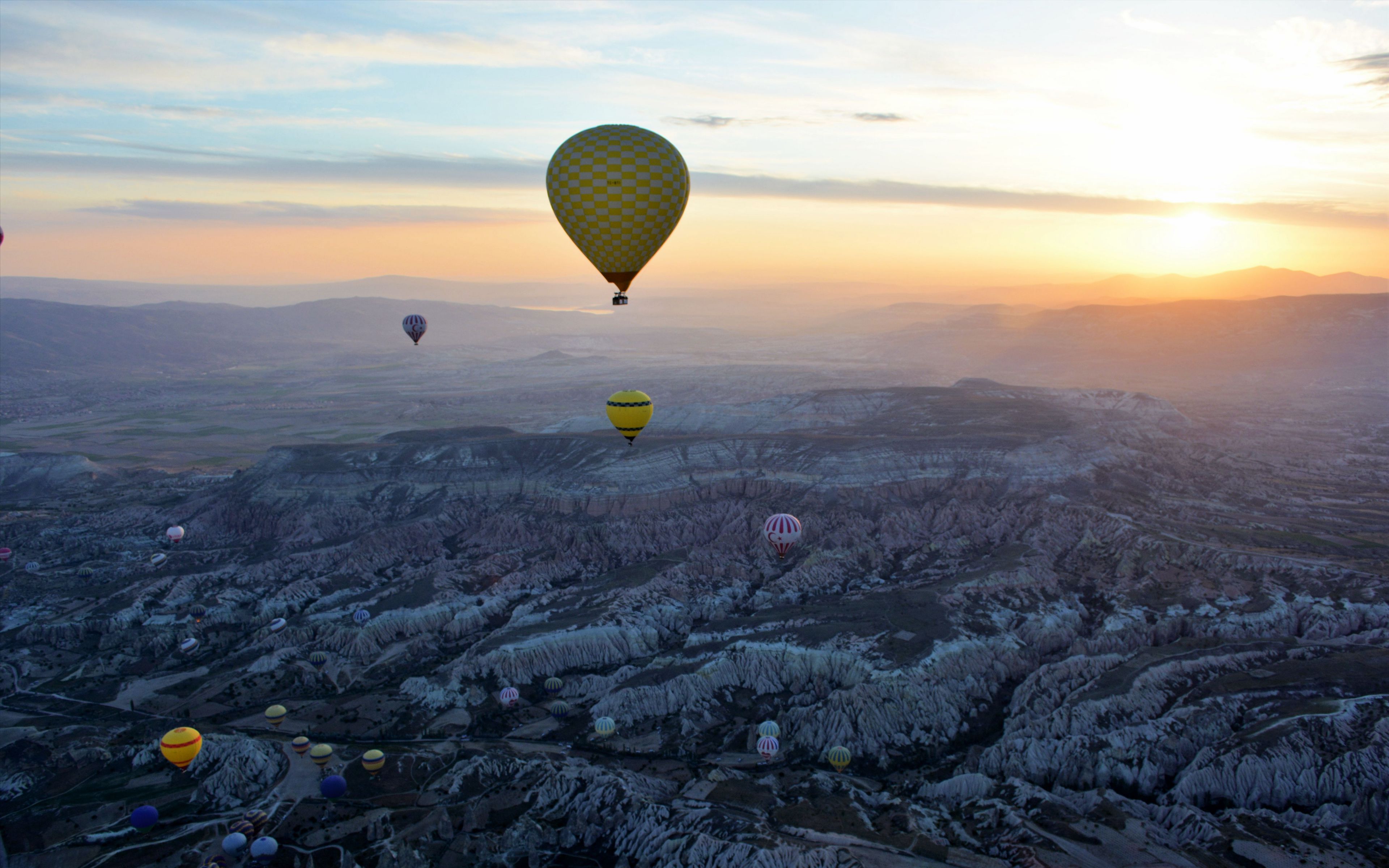 Fondos de pantalla Hot air balloons at sunset