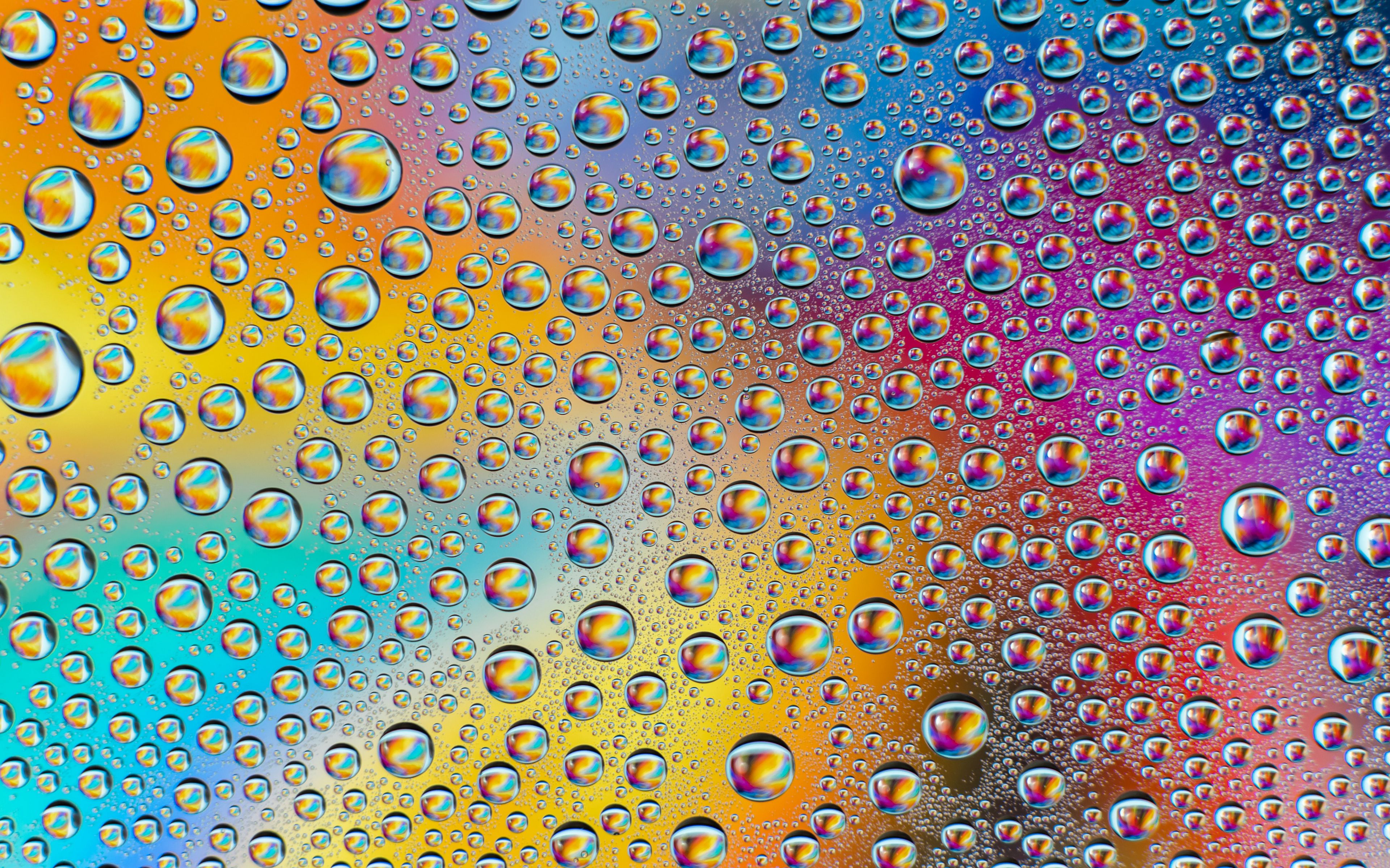 Fondos de pantalla Gotas de agua con colores del arcoiris