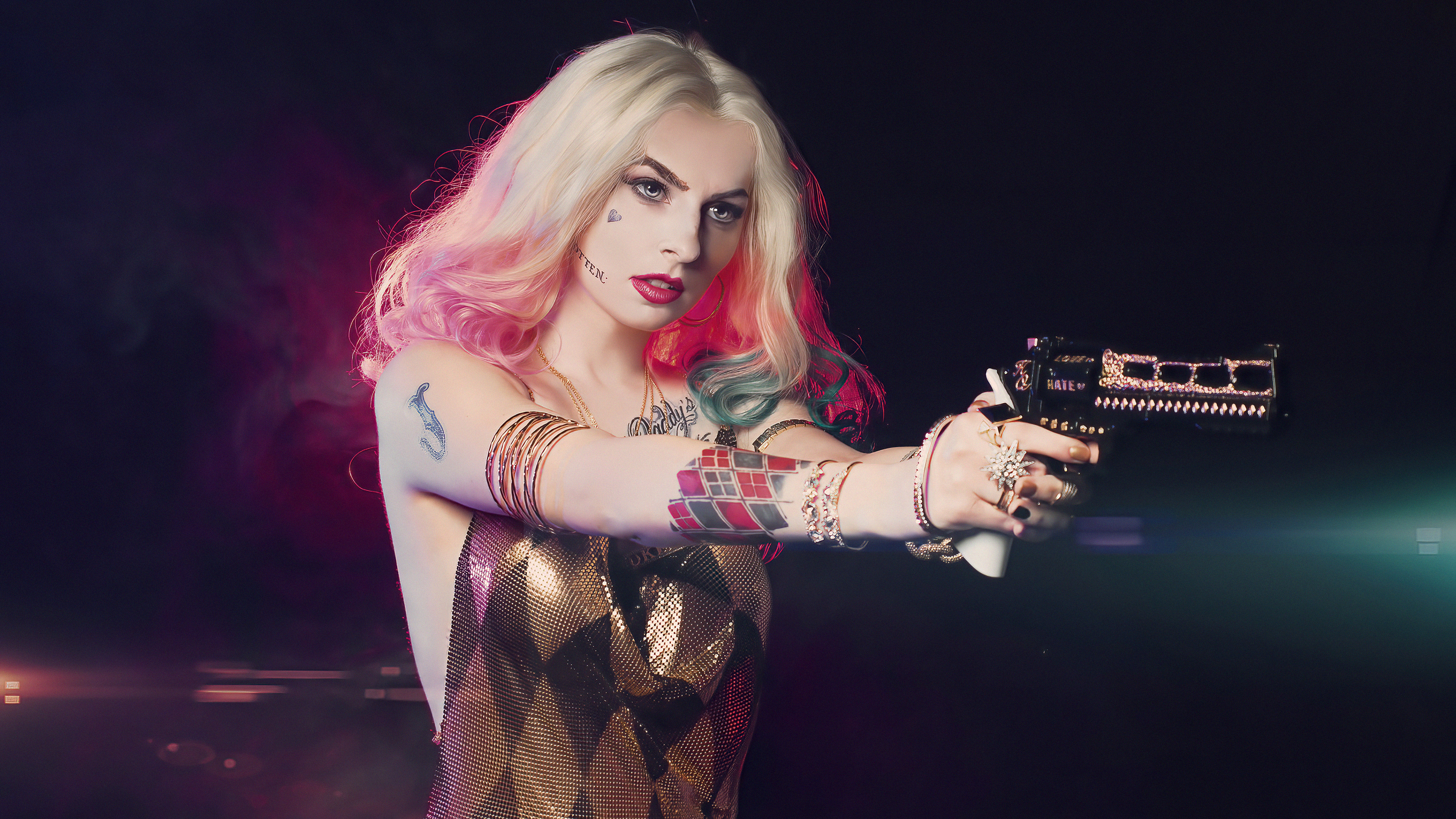 Wallpaper Harley Quinn with gun Cosplay