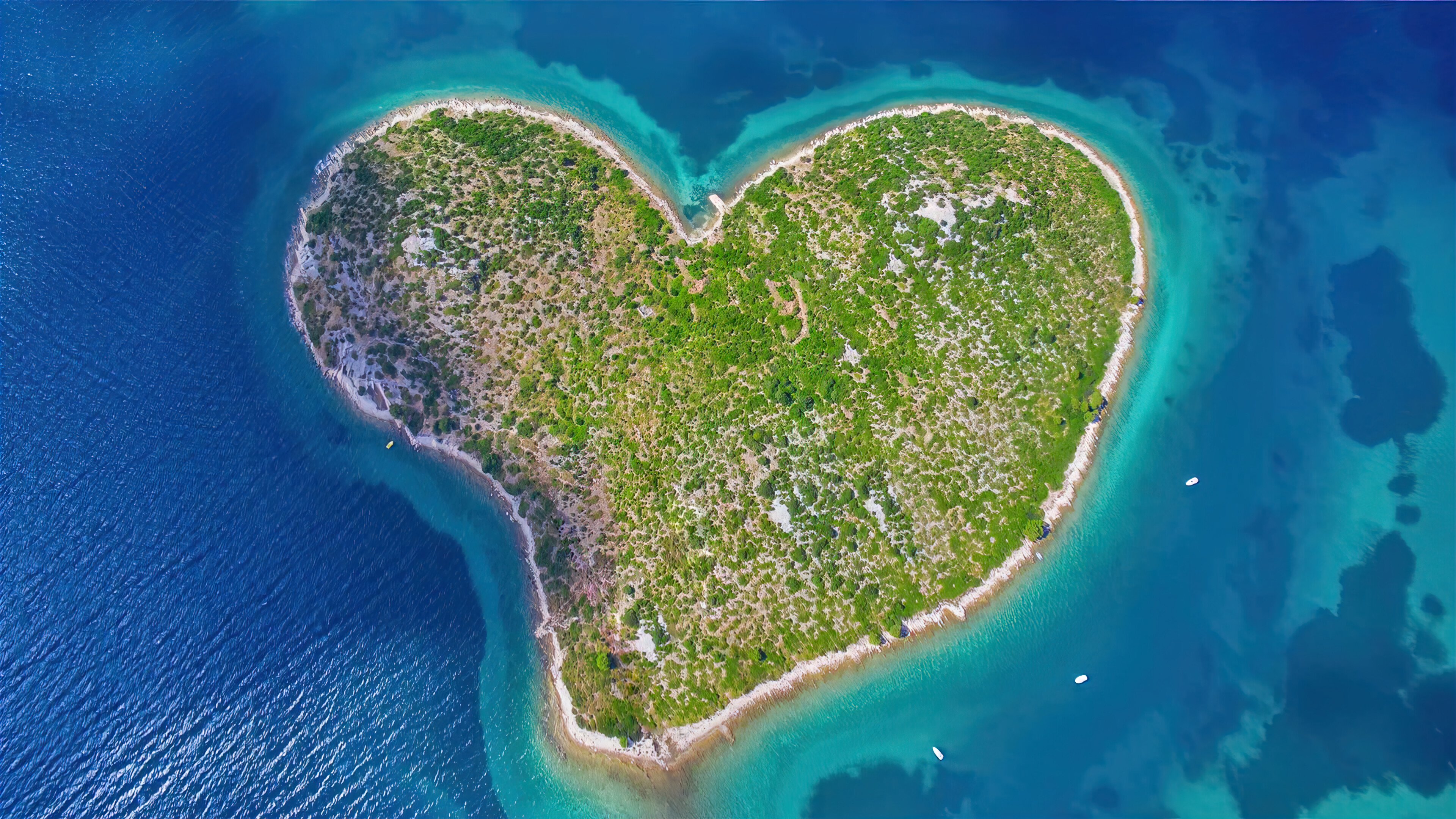Wallpaper Heart shaped island
