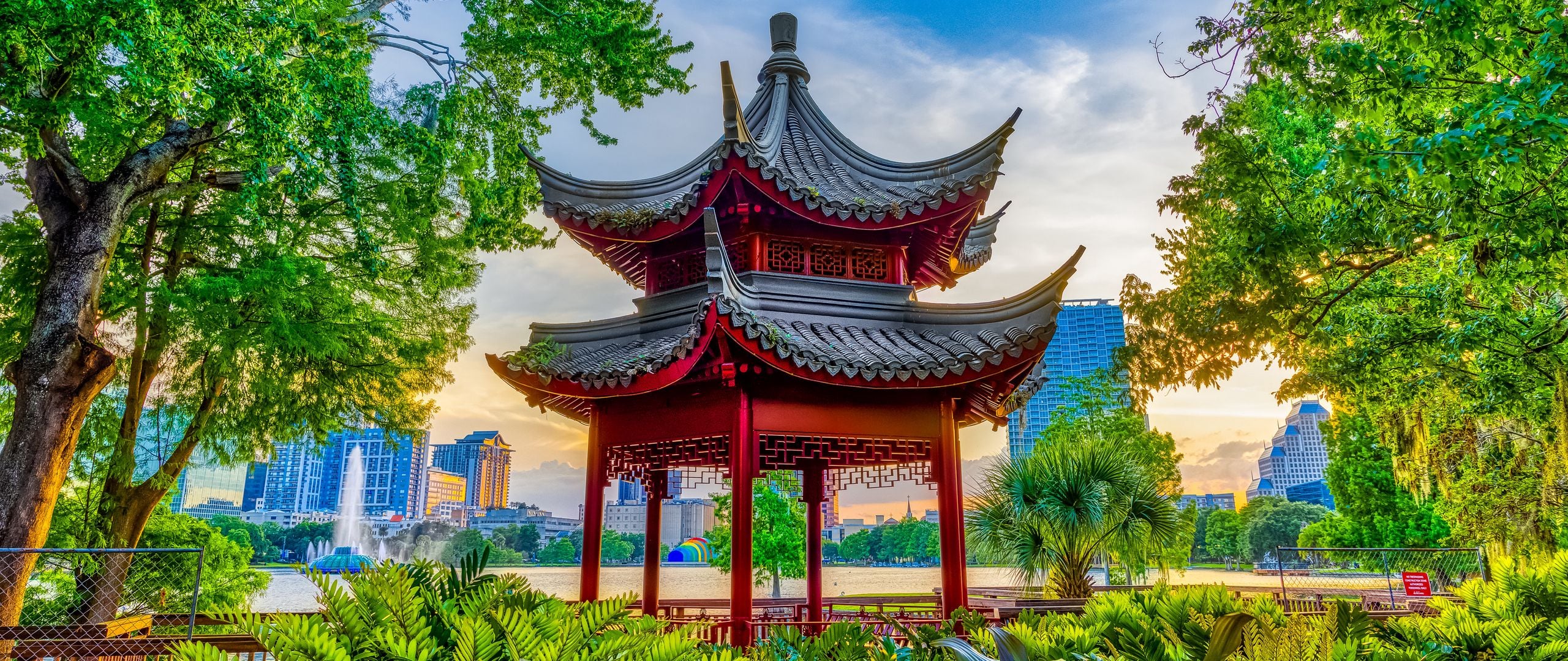 Fondos de pantalla Gazebo in the midle of the city