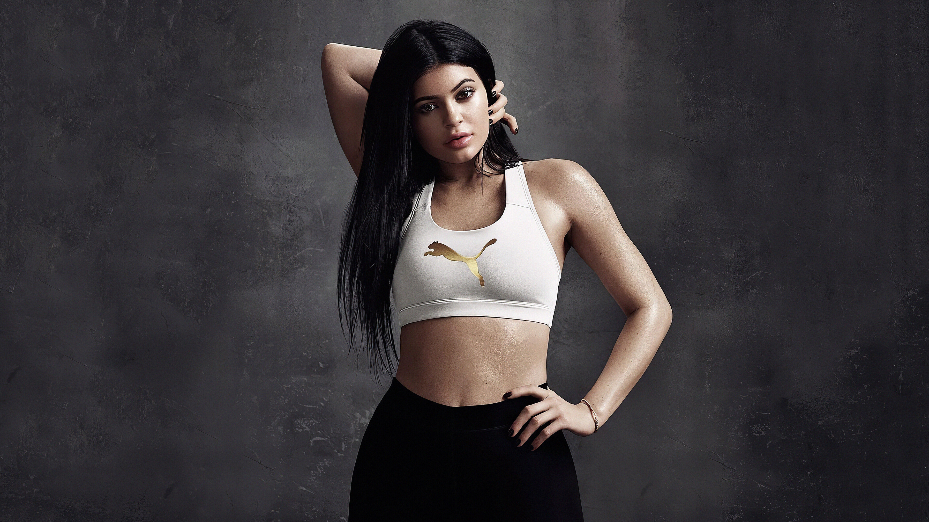 Wallpaper Kylie Jenner in work out clothes