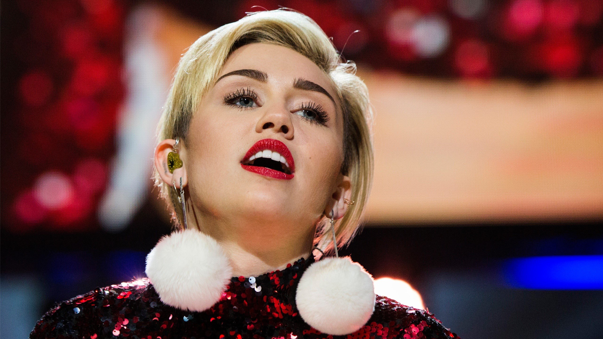 Fondos de pantalla Miley Cyrus en un concierto