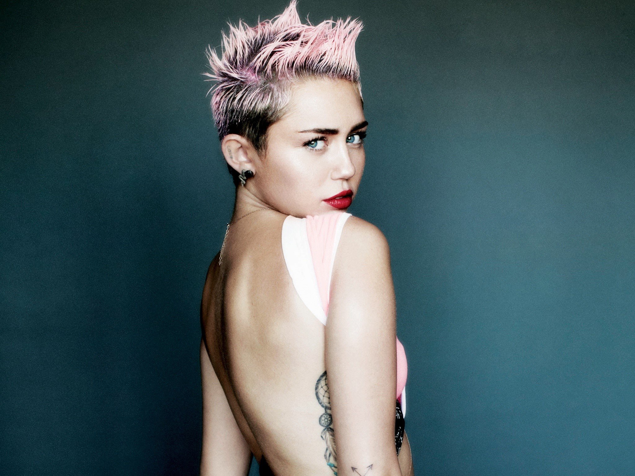 Wallpaper Miley Cyrus for V magazine