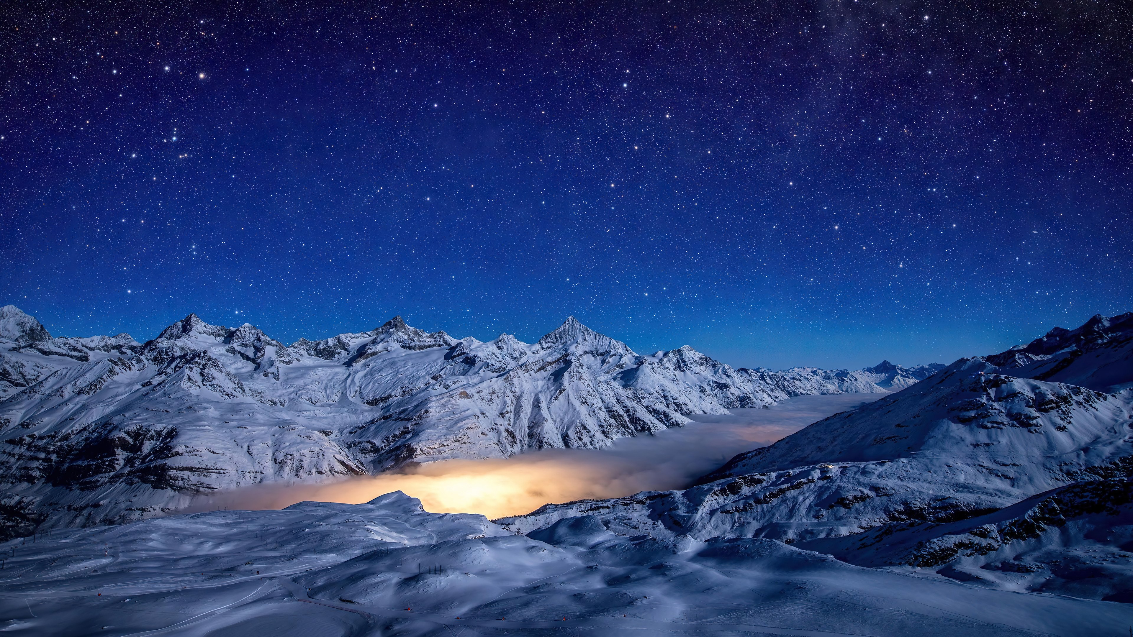 Fondos de pantalla Noche en las montañas durante el invierno
