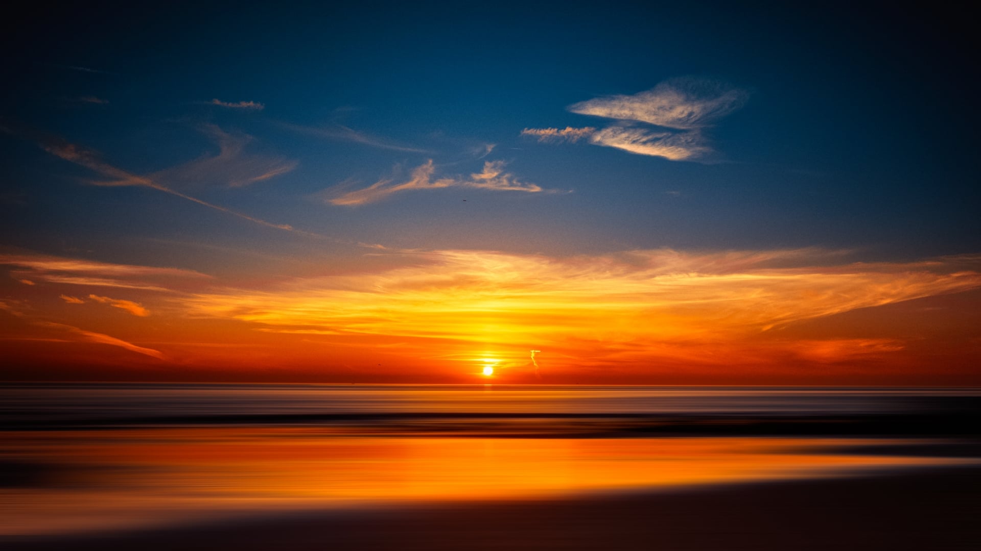 Reflejo Del Atardecer En Una Playa Hawaiana