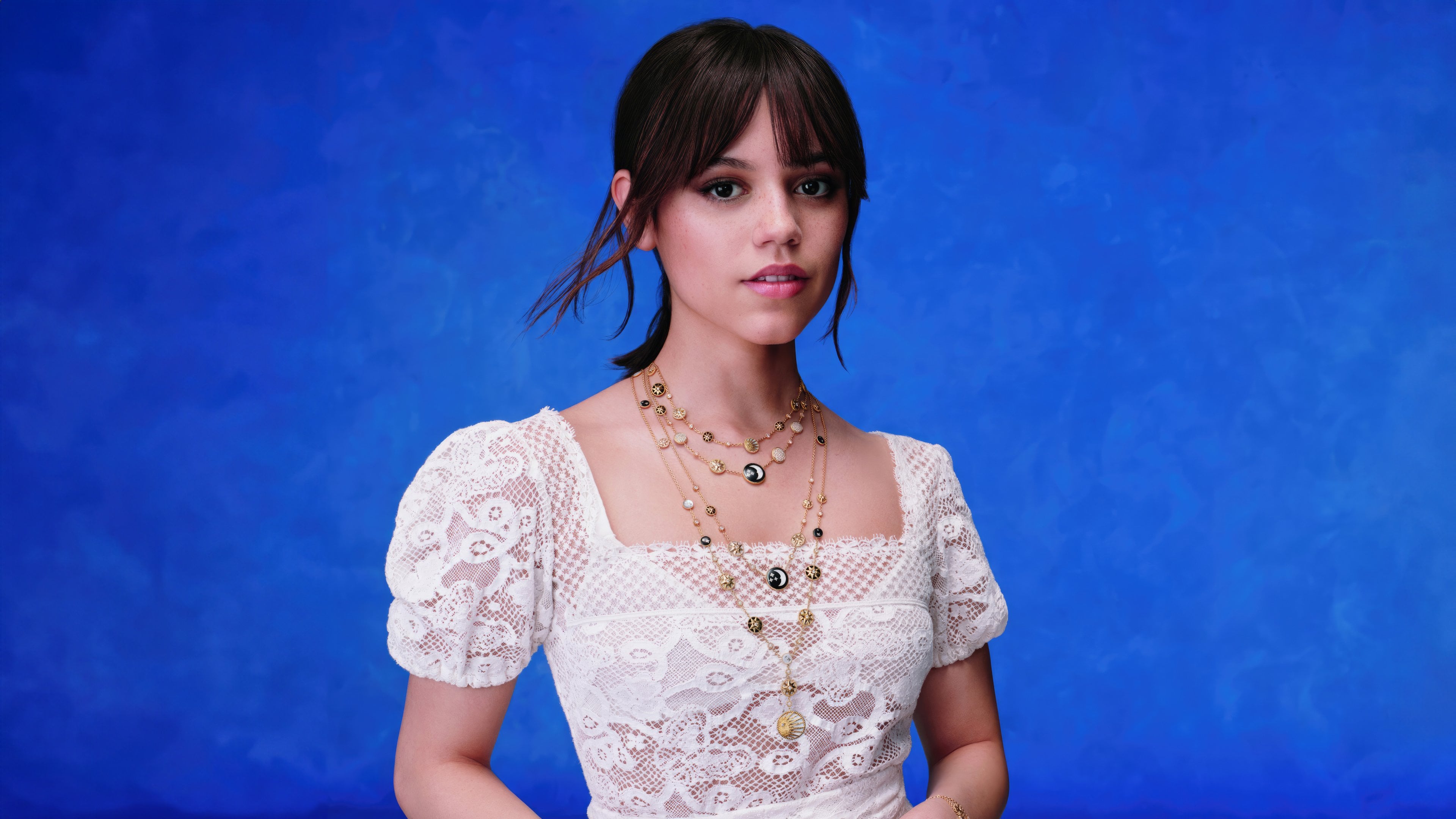 jenna-ortega-fondo-de-pantalla-5k-hd-para-celular-m-vil-y-iphone-id-11819
