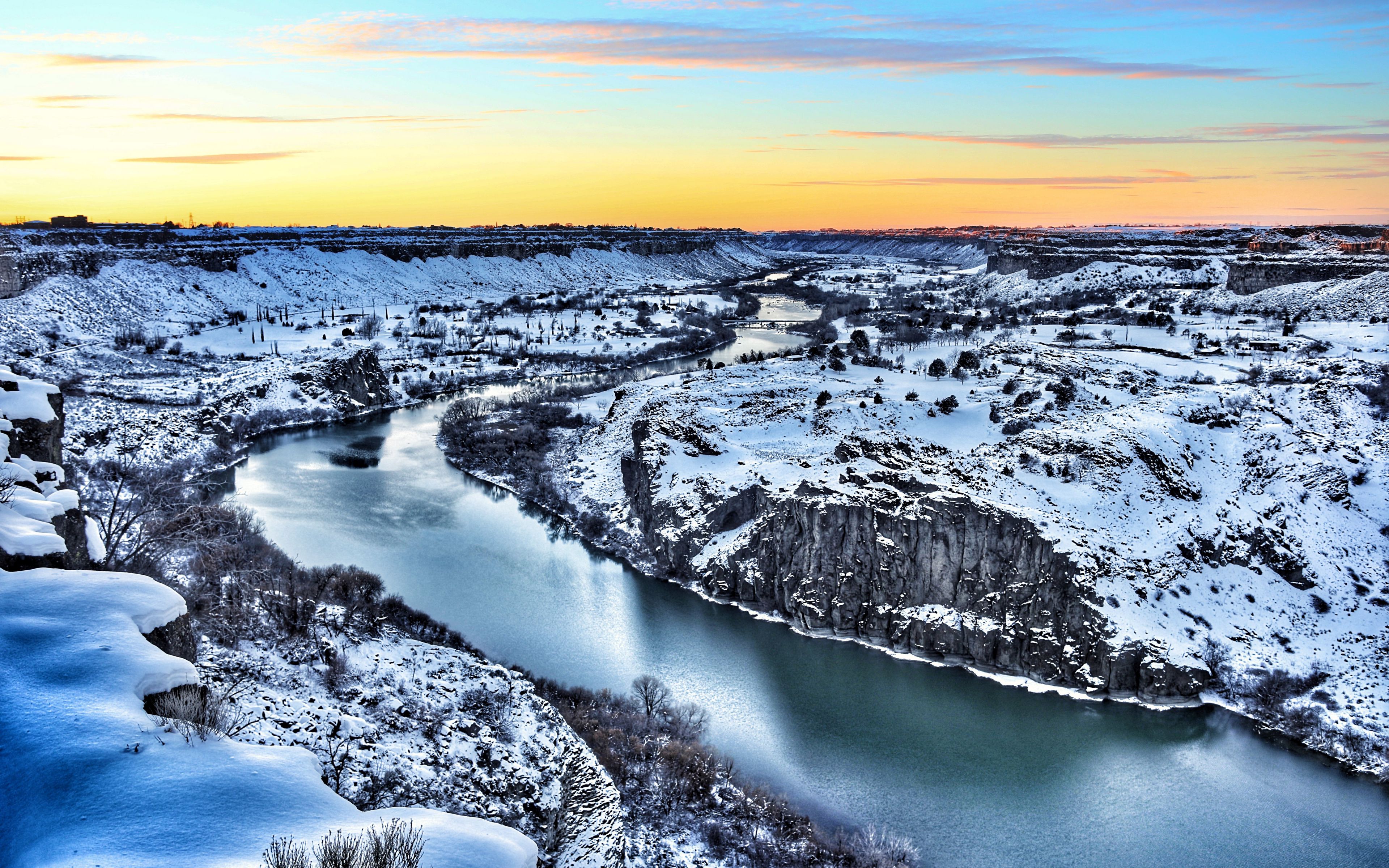 Wallpaper Frozen river at sunrise